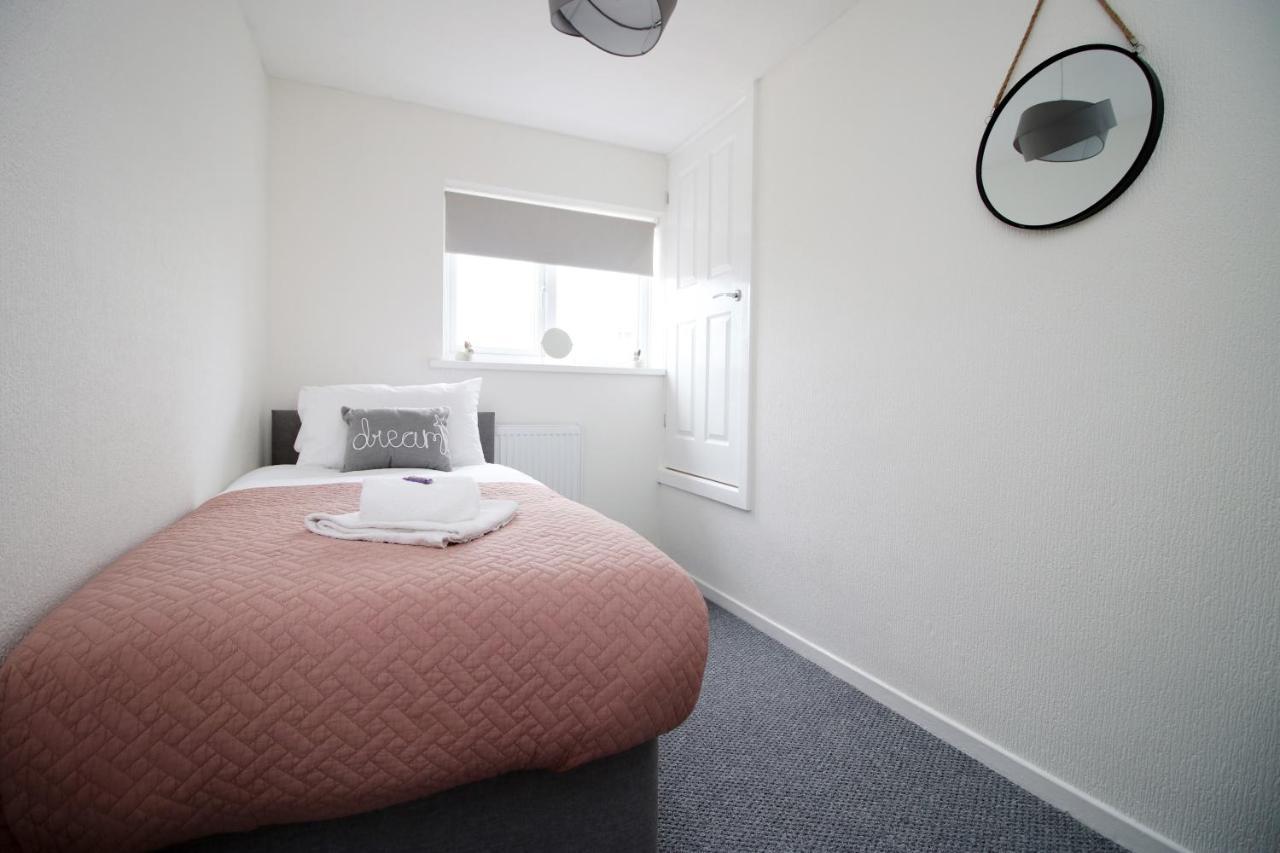 Family Home In The Charming Coastal Town Of Barry Exteriér fotografie